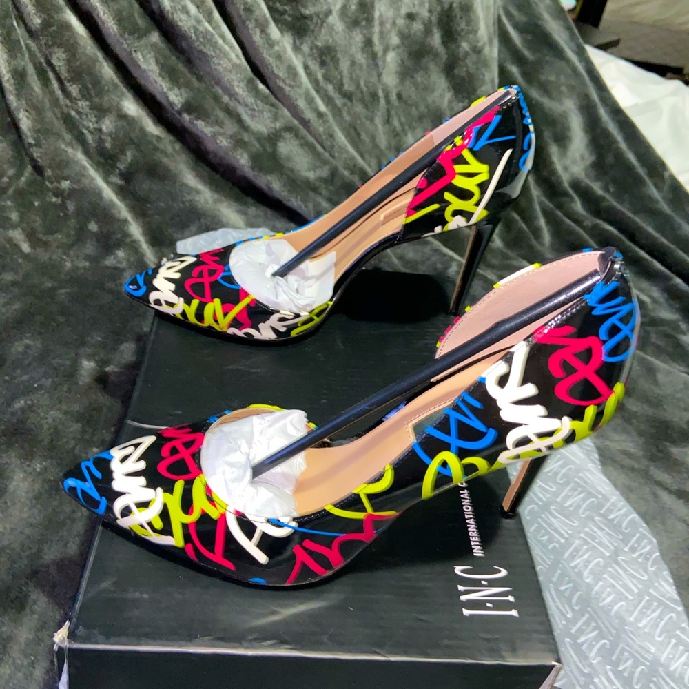 INC International Concepts
Black and Multi Color Graffiti Bk Kenjay Heels Pumps